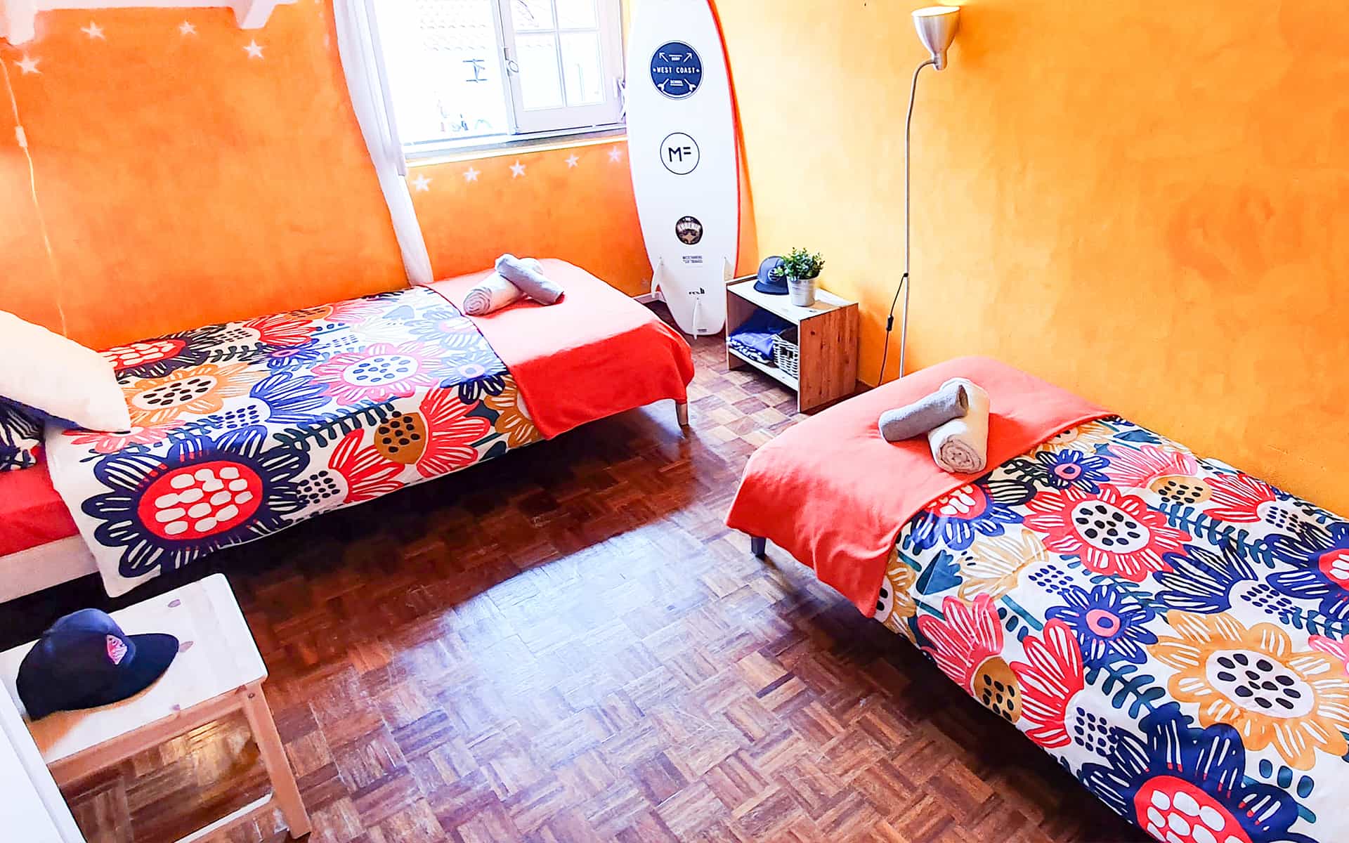 surf camp ericeira - Booking Rooms - Orange Room
