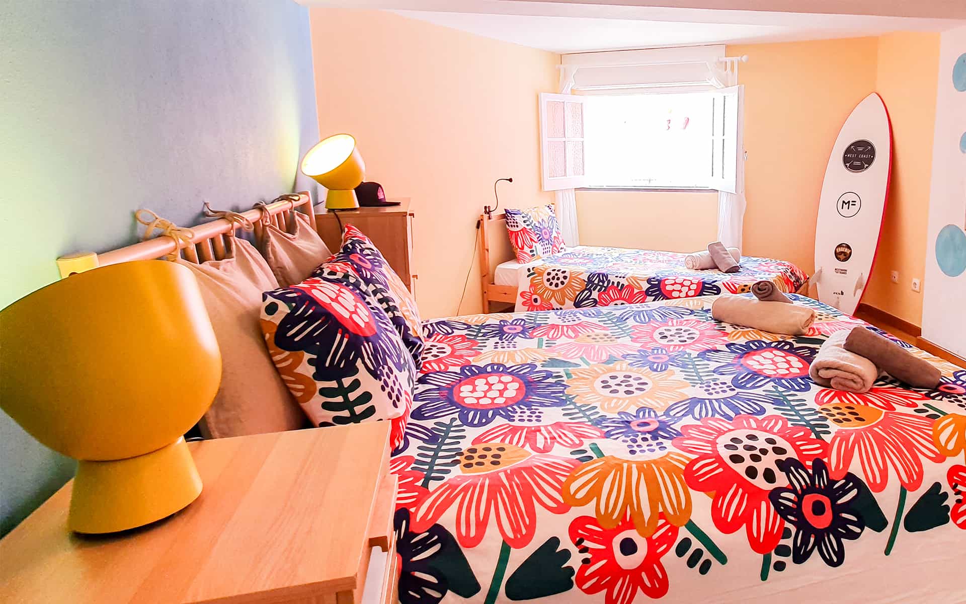 surf camp ericeira - Booking Rooms - Pineapple Room