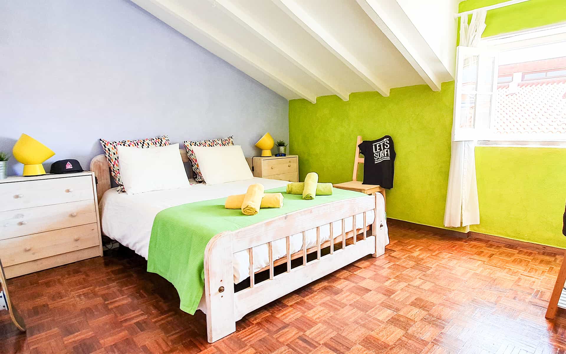 surf camp ericeira - Booking Rooms - Watermelon Room